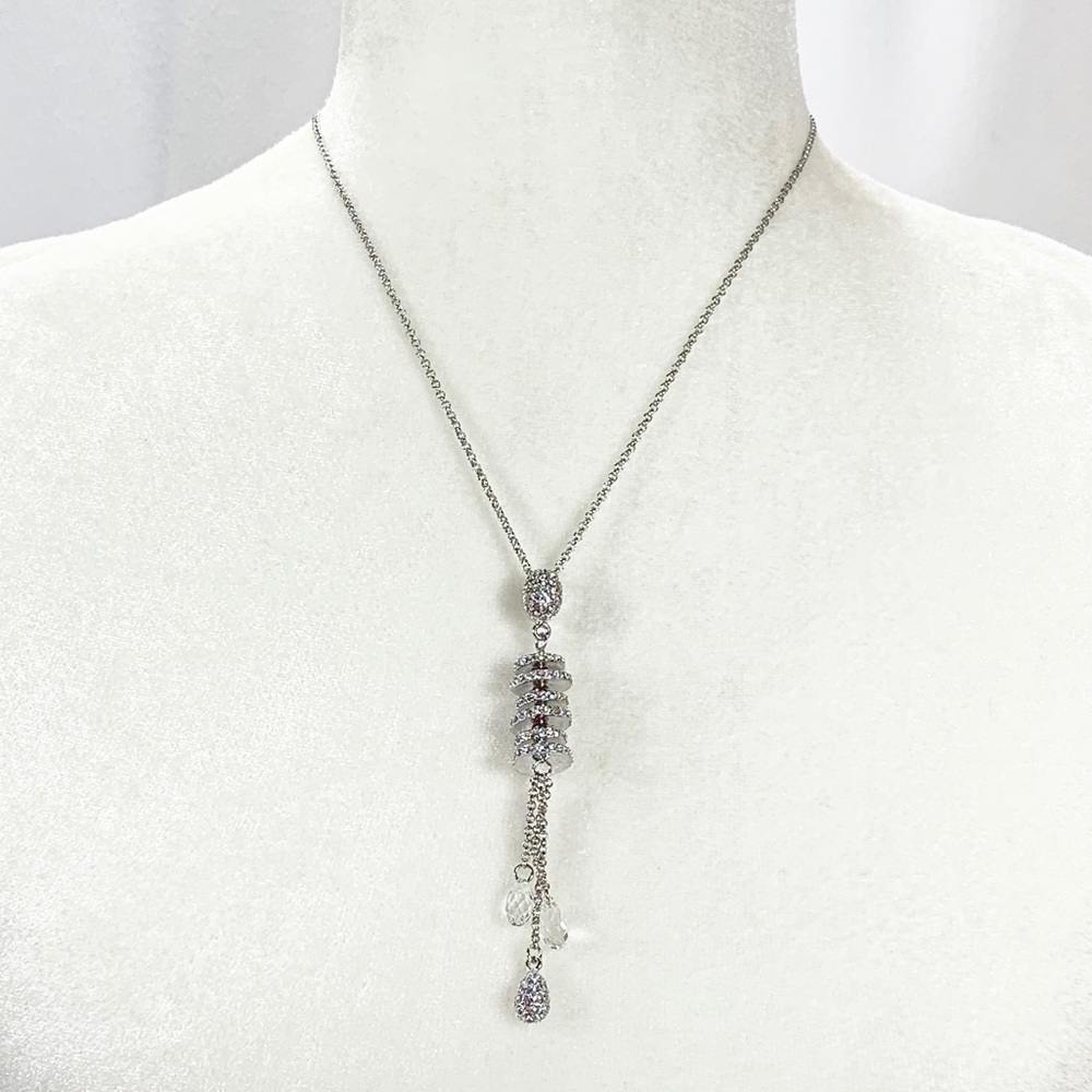 NWT pendant necklace with Swarovski elements